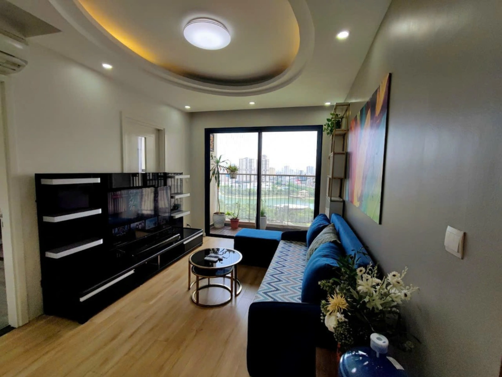 Căn hộ cao cấp 2 phòng ngủ C6-12a10 Vincom D'Capitale by Linh