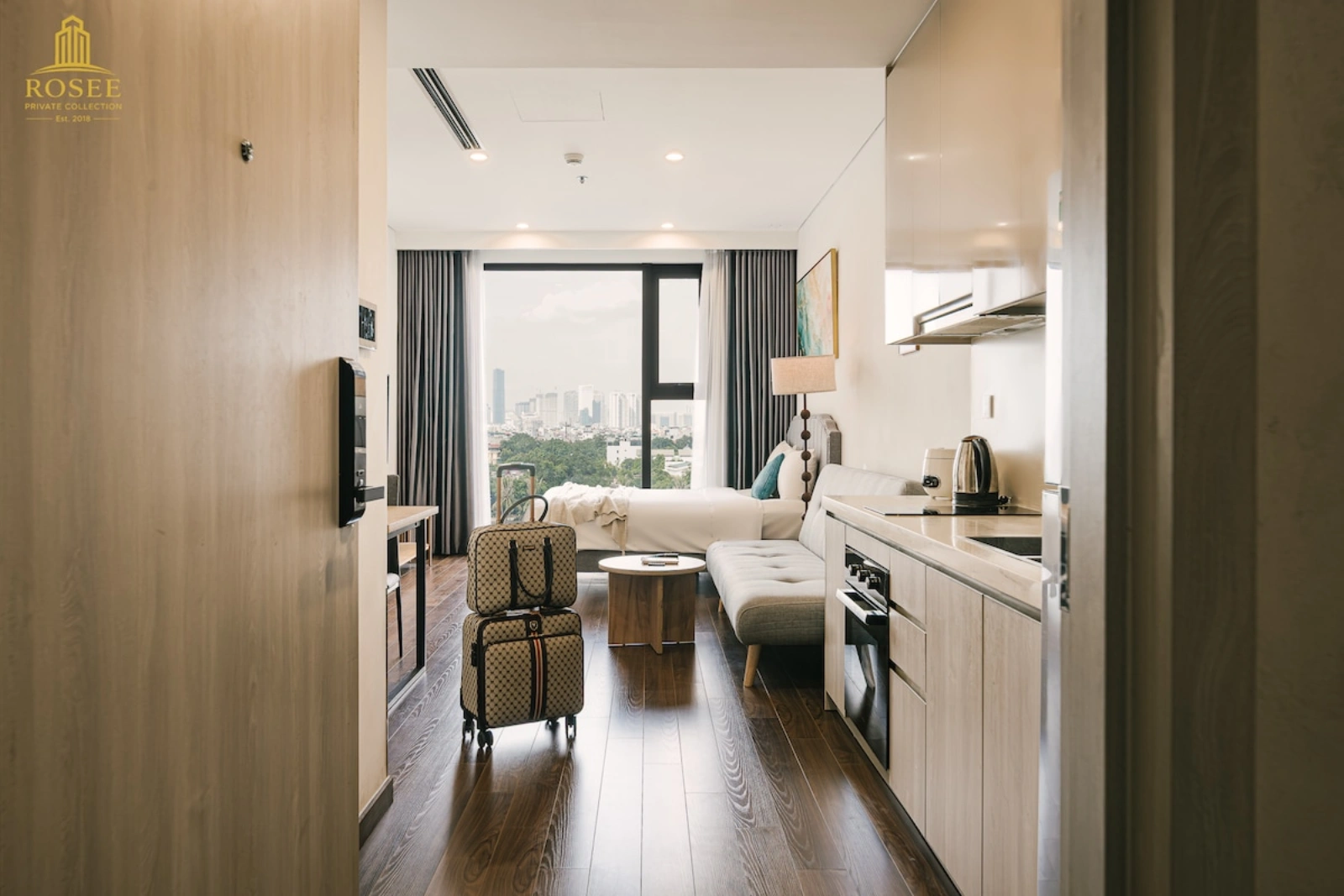 Serene Lake Studio – Hồ bơi, Phòng tập thể dục & Thành phố thoải mái
